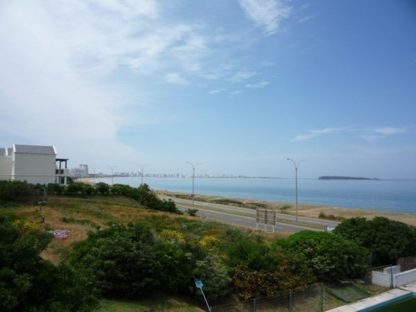 Importante casa en venta frente al mar, vistas increíbles a toda la Bahia.